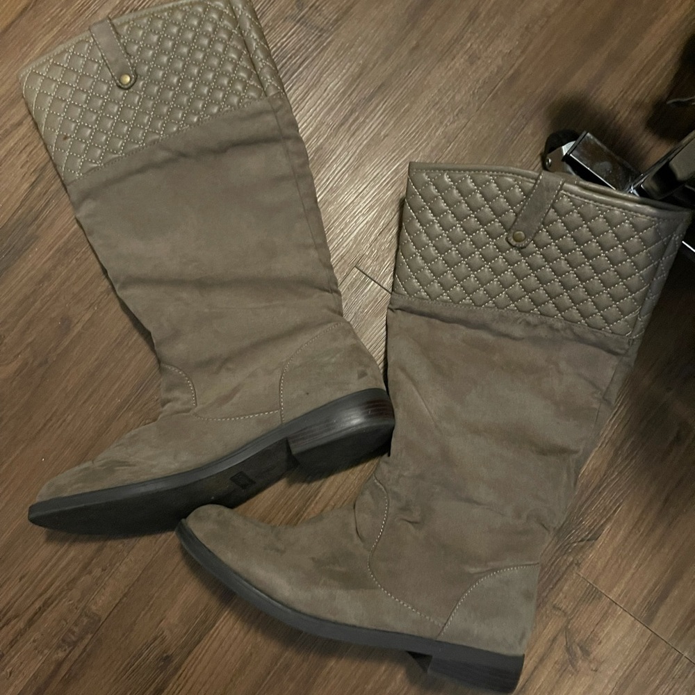 Tan/ Nude Boots!